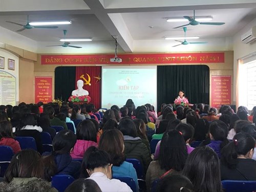 Phòng GD&ĐT quận Long Biên tổ chức kiến tập chuyên đề “Tổ chức hoạt động giáo dục lấy trẻ làm trung tâm” tại trường Mầm non Đô thị Việt Hưng .